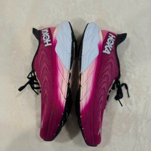 HOKA Arahi 6 Running Shoe Fuchsia